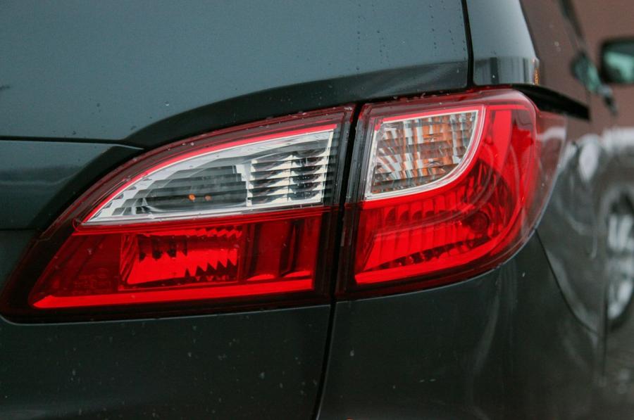  Mazda5 2012 года  (фото 30 из 94)